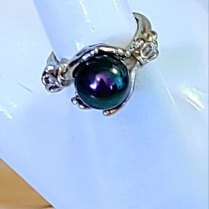 HANDS HOLDING OIL SLICK PEARL CRYSTAL BALL RHODIUM PLATED RING SIZE 7